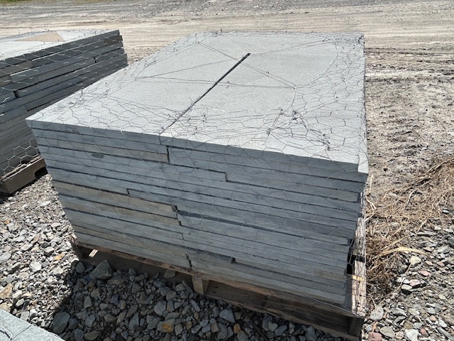 Lot 4: 3 pallets 1" Bluestone Patio Kits